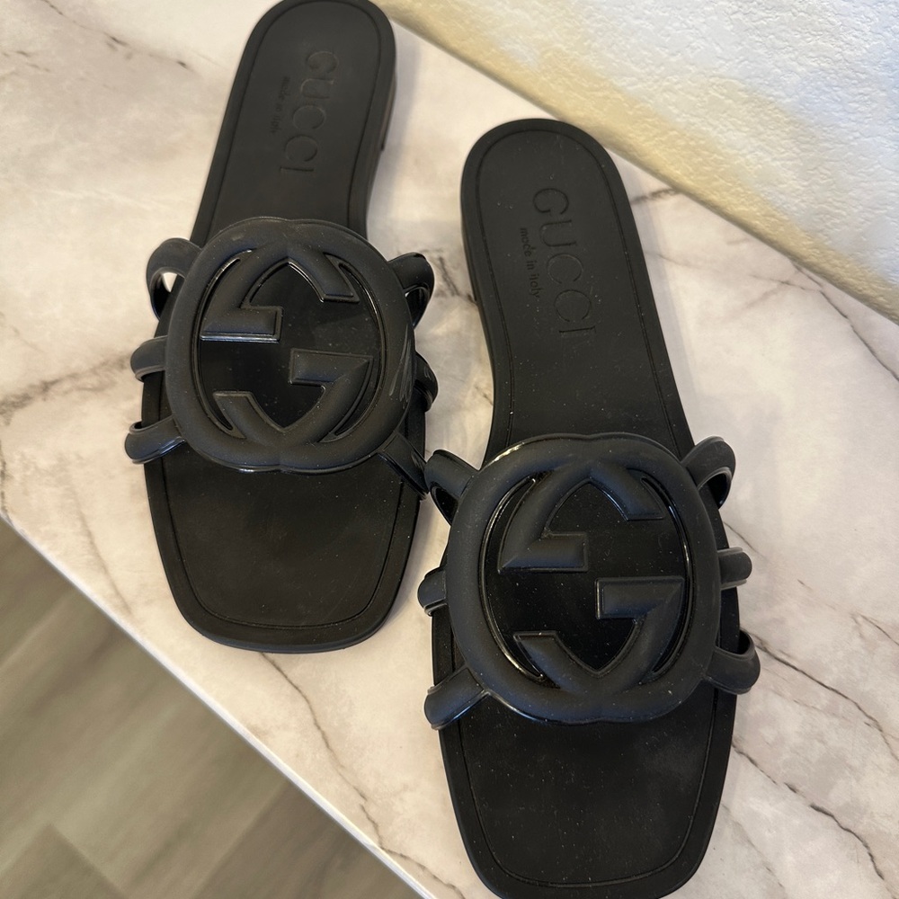 GUCCI GG SLIDE SANDAL *still on website*